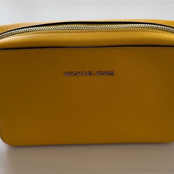 Michael Kors Jet Set Large Saffiano Crossbody - Picture 1 of 2